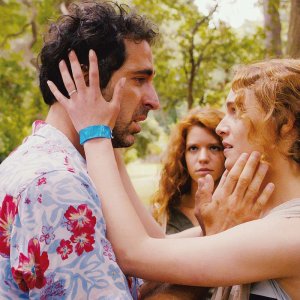 Love Island: Ariane Labed con Ermin Bravo e il  terzo incomodo Ada Condeescu in una scena del film