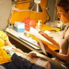 The Last Ship: un'immagine di Rhona Mitra nell'episodio SOS