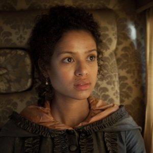 La ragazza del dipinto: Gugu Mbatha-Raw in una scena del film nei panni di Belle