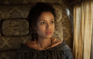La ragazza del dipinto: Gugu Mbatha-Raw in una scena del film nei panni di Belle