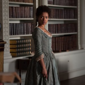 La ragazza del dipinto: Gugu Mbatha-Raw è Belle, la figlia illegittima di un capitano della Royal Navy
