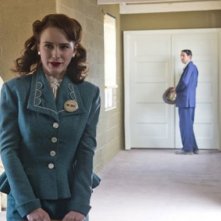 Manhattan: Rachel Brosnahan in una scena dell'episodio The Hive