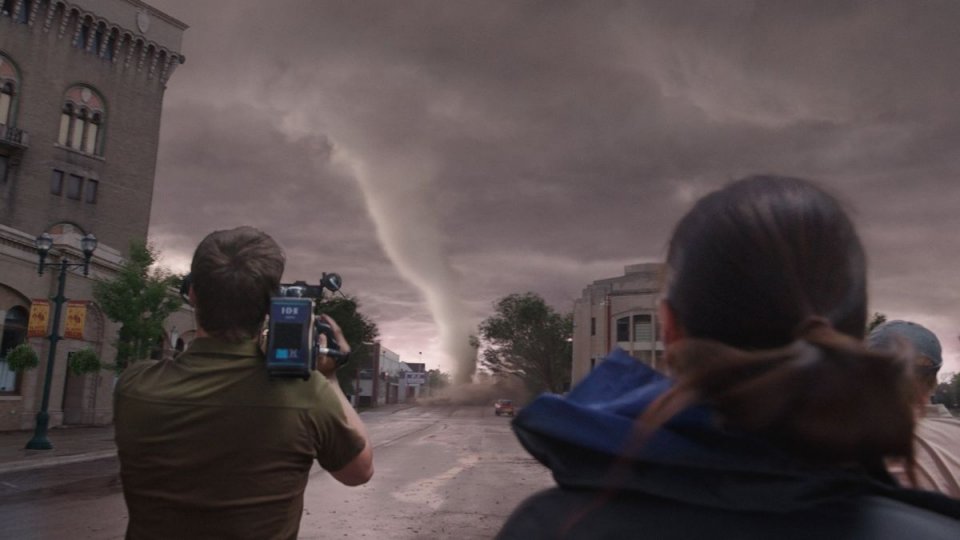 Into the Storm: cacciatori di tornado in una scena del film