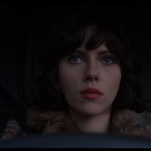 Under the Skin: Scarlett Johansson, cacciatrice nella notte, in una scena del film