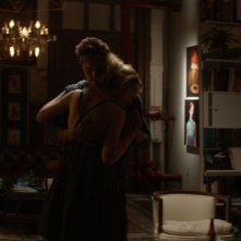 Quel momento imbarazzante: Zac Efron e Imogen Poots ballano teneramente in una scena del film