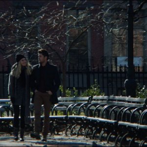 Quel momento imbarazzante: Zac Efron passeggia romanticamente con Imogen Poots in una scena