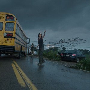 Into the Storm: Sarah Wayne Callies in un'apocalittica scena del film