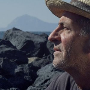 Sul vulcano: Matteo, uno dei protagonisti del documentario, in una scena