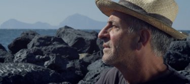 Sul vulcano: Matteo, uno dei protagonisti del documentario, in una scena