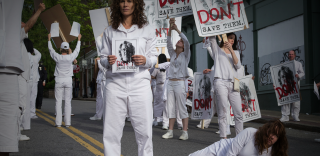 The Leftovers: una scena dell'episodio Solace for Tired Feet