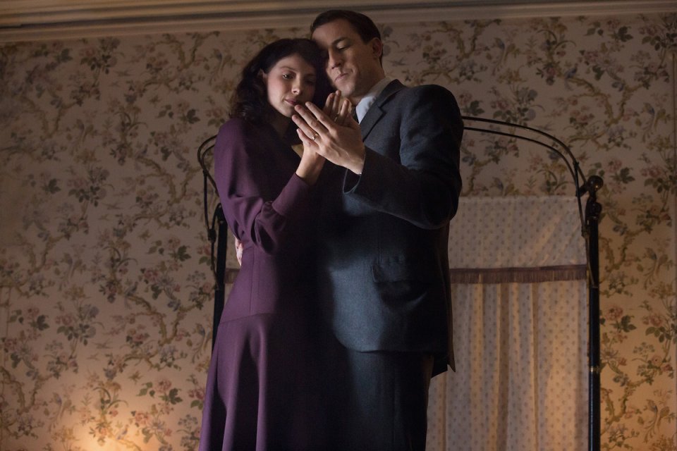 Outlander: Caitriona Balfe con Tobiaz Menzies nel pilot della serie