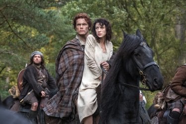 Outlander: Caitriona Balfe con Sam Heughan nel pilot della serie