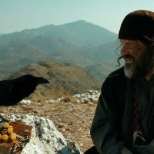 Words with Gods: Emir Kusturica in una scena tratta dall'episodio Our Life, da lui diretto