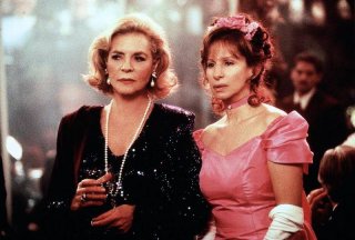 Lauren Bacall con Barbra Streisand ne L'amore ha due facce