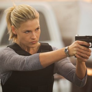 Legends: Ali Larter nella premire della serie