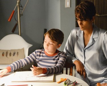 Extant: Halle Berry con Pierce Gagnon nell'episodio Nightmares