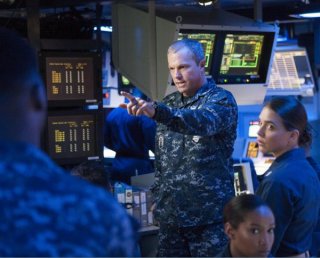 The Last Ship: Adam Baldwin nell'episodio Two Sailors Walk Into a Bar...