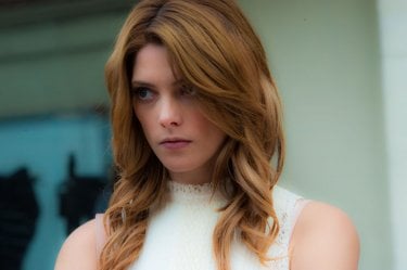 Ashley Greene, la fidanzata zombie, in una scena di Burying the Ex