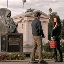 Burying the Ex: Anton Yelchin con Alexandra Daddario in una scena