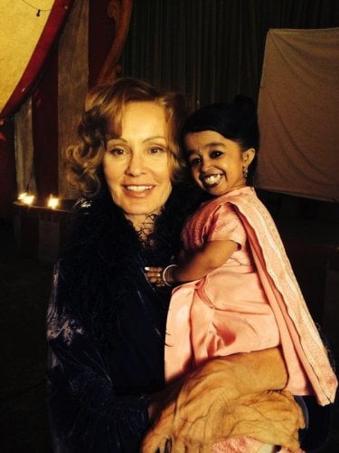 American Horror Story, Jessica Lange sul set di Freakshow con Jyoti Amge