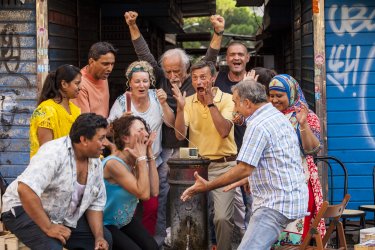 Arance e martello: una scena del film di Diego Bianchi