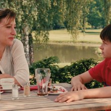 Terre battue: Valerie Bruni Tedeschi e il giovane Charles Mérienne in una sequenza del film