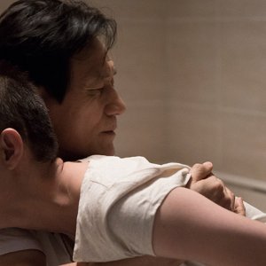 Revivre: Ahn Sung Ki in una drammatica scena del film