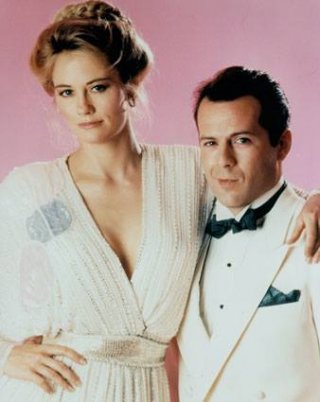 Moonlightning: Bruce Willis con Cybill Shepherd in un'immagine promozionale