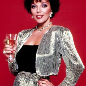 Dynasty: Joan Collins in un'immagine promozionale