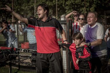 Messi: una scena del film di Álex de la Iglesia