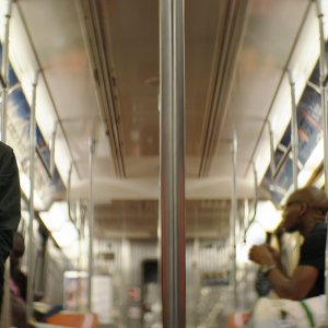 Before I Disappear: Shawn Christensen e Fatima Ptacek in una sequenza del film