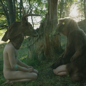 They Have Escaped: un singolare dialogo tra Roosa Söderholm e Teppo Manner nel film di J.-P. Valkeapää