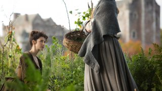 Outlander: Caitriona Balfe e Lotte Verbeek nell'episodio Castle Leoch