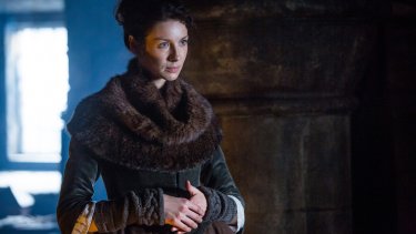 Outlander: Caitriona Balfe nell'episodio Castle Leoch