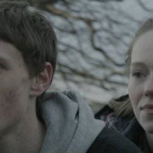 Bypass: George MacKay in una scena con Charlotte Spencer