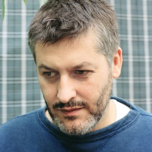 Una foto del regista Christophe Honoré sul set di Métamorphoses