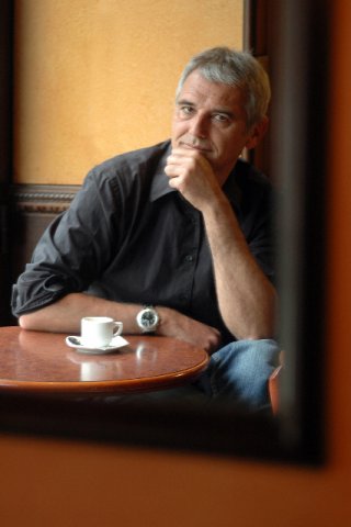 Il regista Laurent Cantet in un momento di relax sul set di Ritorno a L'Avana