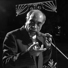 Ciccio Mira, cantante neomelodico palermitano, in una scena di Belluscone, una storia siciliana