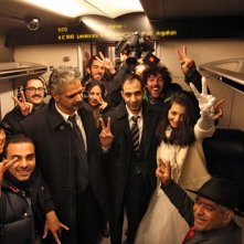 Io sto con la sposa: tutto il cast tecnico e artistico in una foto ricordo
