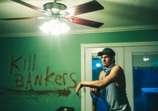 Andre Garfield in una scena del film 99 Homes