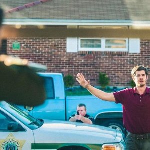 99 Homes: Andrew Garfield in una scena del film