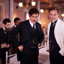 The Knick: Clive Owen e Michael Angarano nella prima stagione