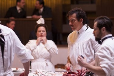 The Knick: Clive Owen e Zuzanna Szadkowski nella prima stagione