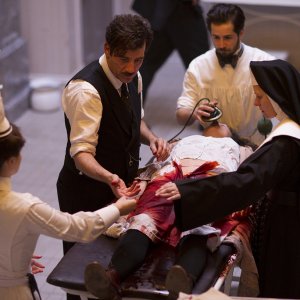 The Knick: Cara Seymour e Clive Owen nella prima stagione