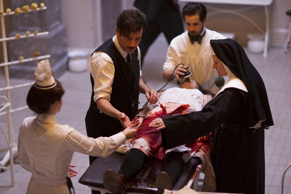 The Knick: Cara Seymour e Clive Owen nella prima stagione