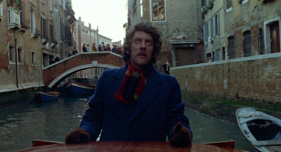 A Venezia... un dicembre rosa shocking: Donald Sutherland in una tesa sequenza