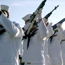 The Last Ship: un funerale marittimo nell'episodio Trials