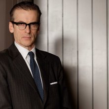 Peter Capaldi in una scena di The Hour