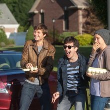 Colpa delle stelle: Shailene Woodley con Nat Wolff e Ansel Elgort in una scena