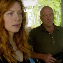 Under the Dome: Rachelle Lefevre e Dean Norris nell'episodio The Red Door